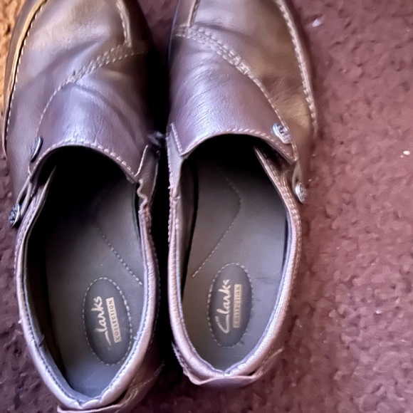 Clarks loafers.  Like New. Worn 1-2 times.  EUC. Copper/bronze color. Size 12W - Picture 2 of 6